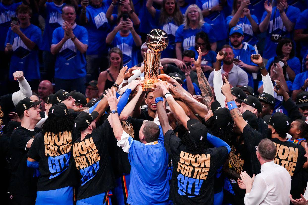 彻底怒了！追梦格林罢赛抗议科尔，含泪请求库里出面逼宫勇士老板（怒火爆发！格林停赛抗议科尔，流泪求库里出面施压勇士老板）