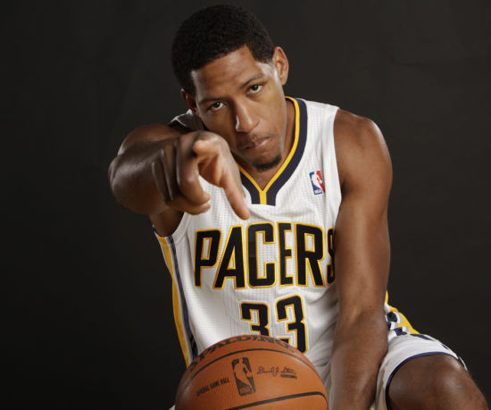 篮球篮网全队配合默契提升（篮网全队默契与协作显著提升）