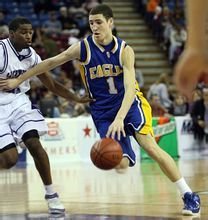 利物浦主帅斯洛特欢迎萨拉赫回归，但其状态仍存疑，萨拉赫将对阵布莱顿，未来决定尚不确定。（利物浦主帅斯洛特欢迎萨拉赫归队，状态仍成疑；将战布莱顿，未来未明）