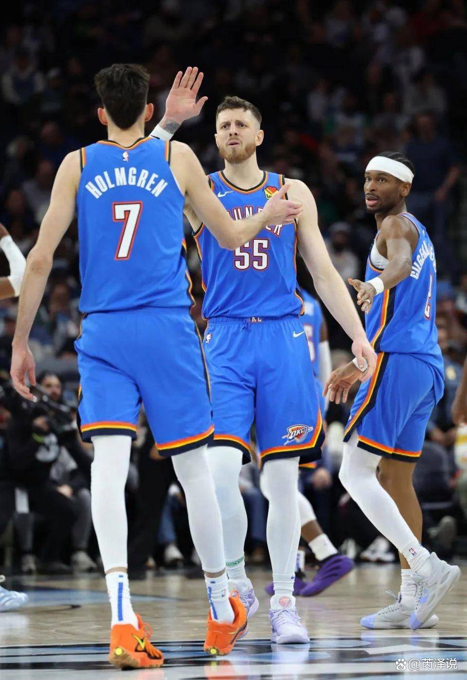 雷迪克鼓励队员享受圣诞假期，强调团结延续状态（雷迪克号召队员欢度圣诞假期，强调团结维持良好状态）