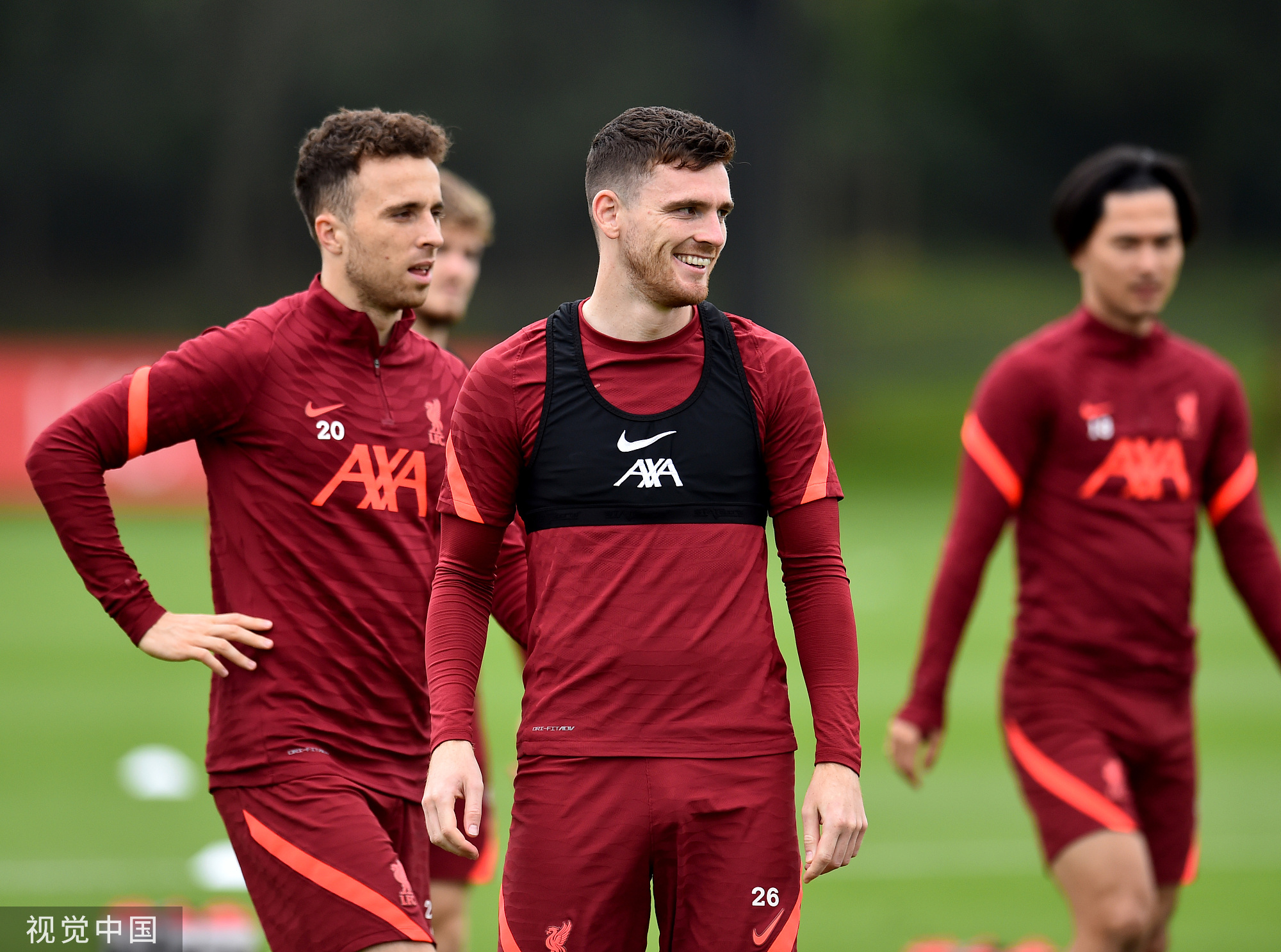 TyC记者：斯卡洛尼将带着大力神杯参加世界杯抽签仪式（据TyC记者报道，斯卡洛尼将携大力神杯出席世界杯抽签仪式）