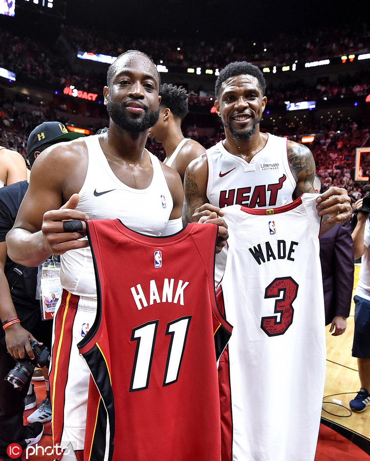 湖人东契奇：不是一两个人的问题，需要五个人共同努力才能赢球（东契奇谈湖人：胜利不靠一两人，五人同心方能取胜）