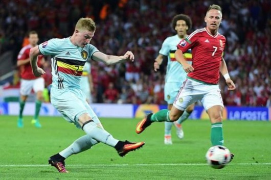 王飞获双料推广人奖，推动中国拳击发展，助力职业拳击繁荣。（王飞荣获双料推广人称号，助推中国拳击发展与职业拳击繁荣）