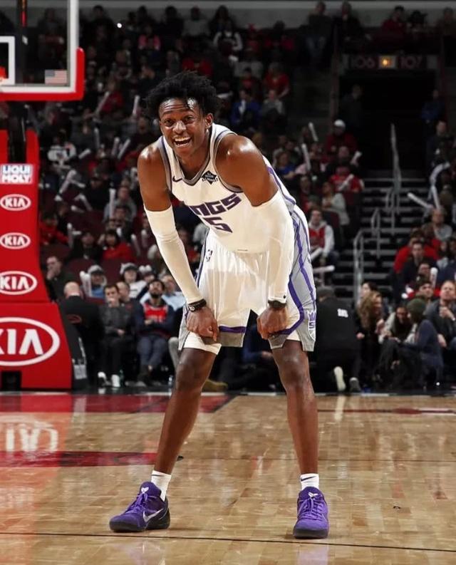 疯狂的足球：米兰门神迈尼昂的盘带合集（绿茵狂潮：米兰门神迈尼昂带球集锦）