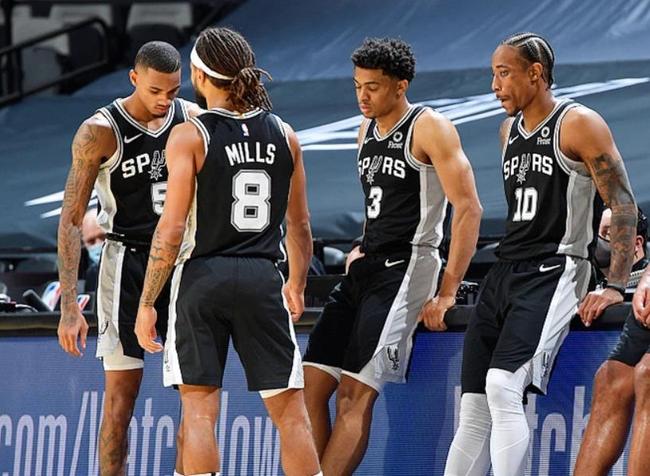 斯内德：姆巴佩会赢得2026年金球奖；没有人效力皇马时想离开（斯内德：看好姆巴佩2026夺金球；在皇马时无人想离开）