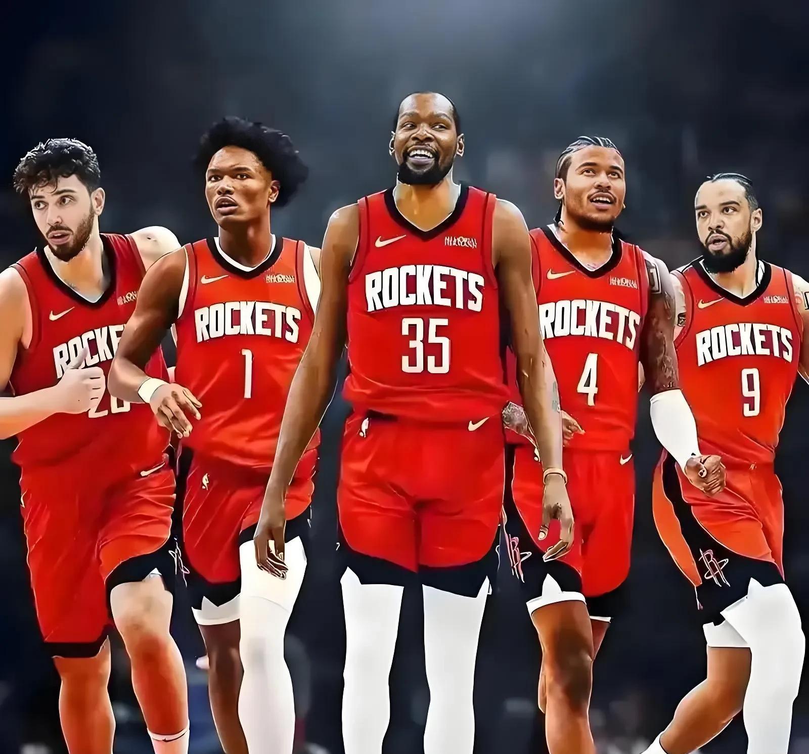 从手足无措到游刃有余，齐达内在公园学着踢毽子（齐达内在公园学踢毽子：从笨拙到娴熟）