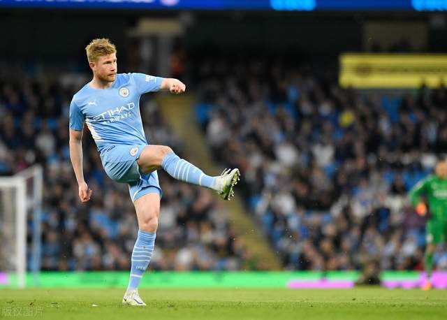 曼奇尼：小法赛后来我面前说，我在场上的话比他当年还要多（曼奇尼：赛后小法打趣，我在场上比他当年更健谈）