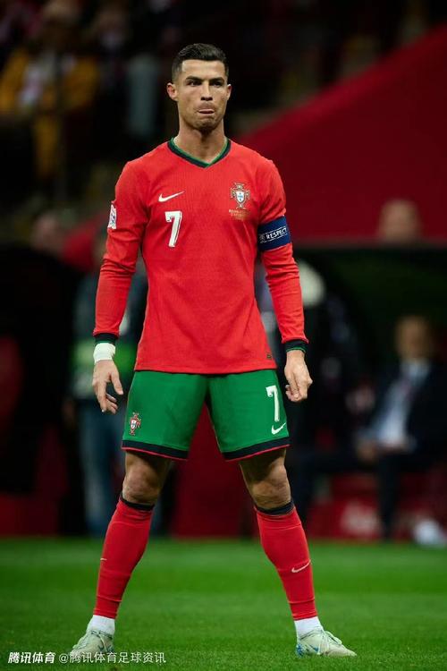 FC26坚不可摧：萨拉赫领衔，萨卡、莫德里奇、卡马文加在列（FC26无懈可击：萨拉赫挂帅，萨卡、莫德里奇、卡马文加同入选）