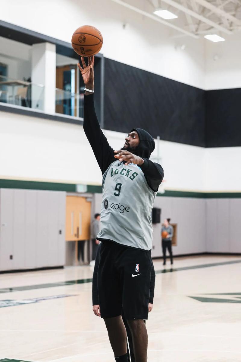 德比迎来关键胜利，米兰升至意甲积分榜第二（关键德比告捷，AC米兰跃居意甲第二）