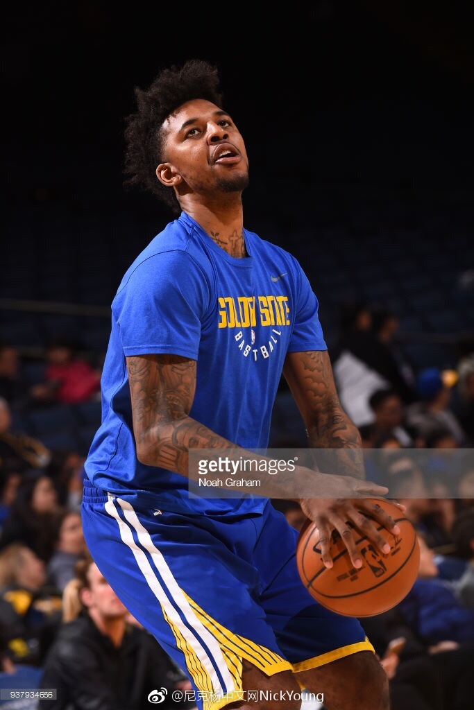 埃梅里：法国队每个位置的竞争都很激烈，我现在心态更平稳了（埃梅里：法国队各位置竞争白热化，如今我心态更从容）