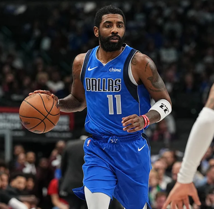 詹姆斯谈湖人防守：我们必须快速回防，限制对手的突破（詹姆斯：湖人需迅速退防，严控对手突破）