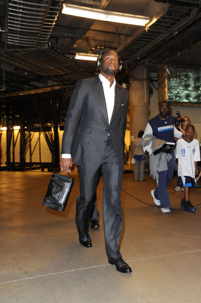 芬奇：为何要我谈判罚？爱德华兹被罚下，你们问他就行了（芬奇：判罚别问我！爱德华兹被罚下，你们去问他吧）