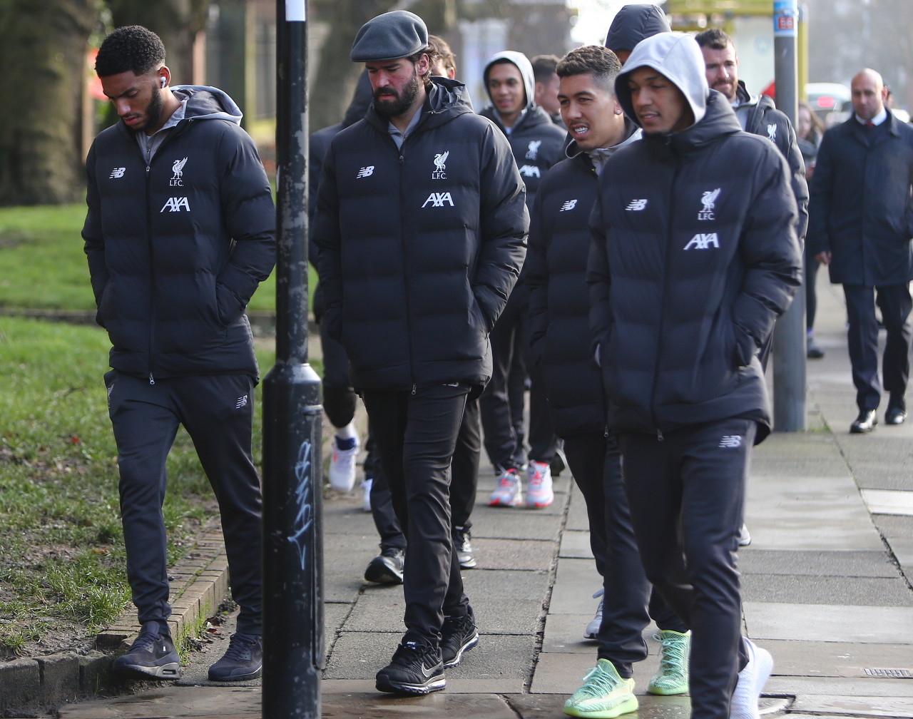 篮球湖人完成关键补强，签下经验丰富后卫（湖人完成关键引援，签下资深后卫）