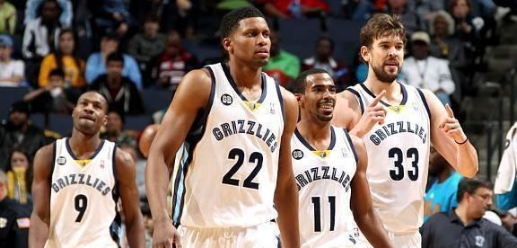 范弗里特：好几次防守库里时看了眼别处 然后再看库里就找不着了（范弗里特：防守库里稍一分神，转眼人就不见了）