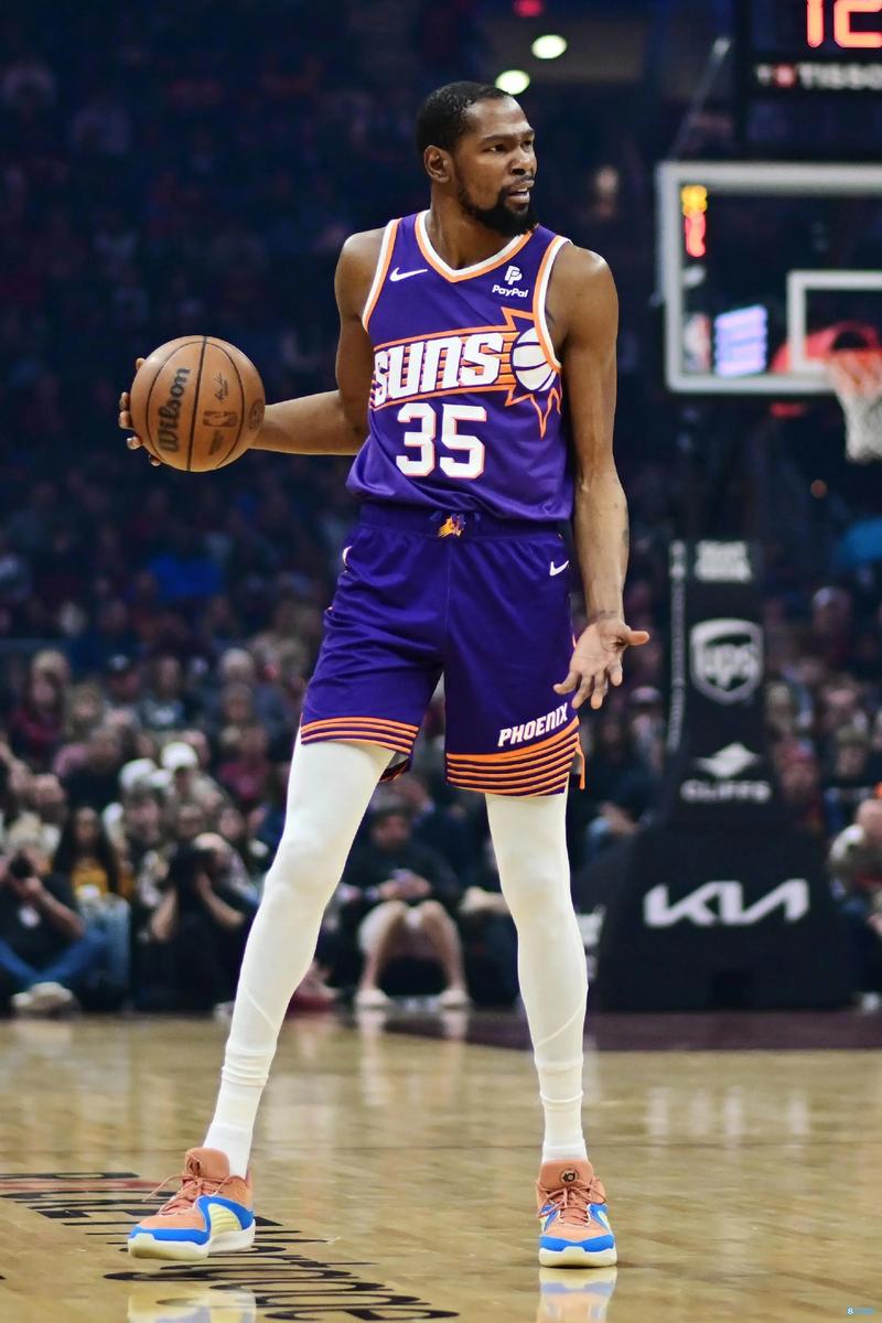 国安凯旋归来！足协杯夺冠背后的故事与战术解析（国安问鼎足协杯：夺冠幕后故事与战术解读）